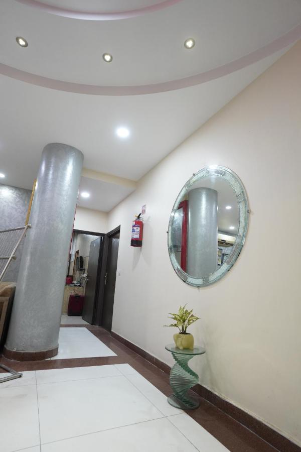 Hotel The Rts Plaza Nova Deli Exterior foto