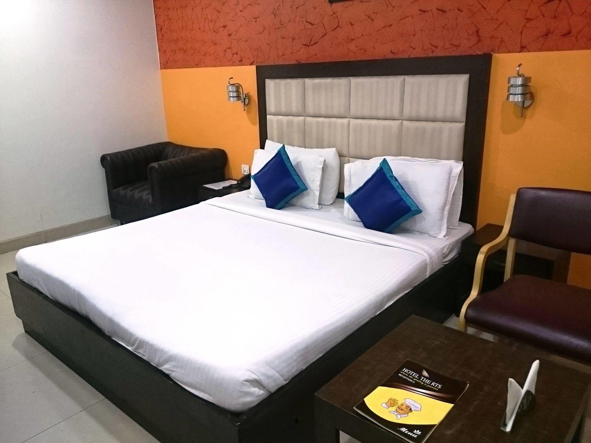 Hotel The Rts Plaza Nova Deli Exterior foto