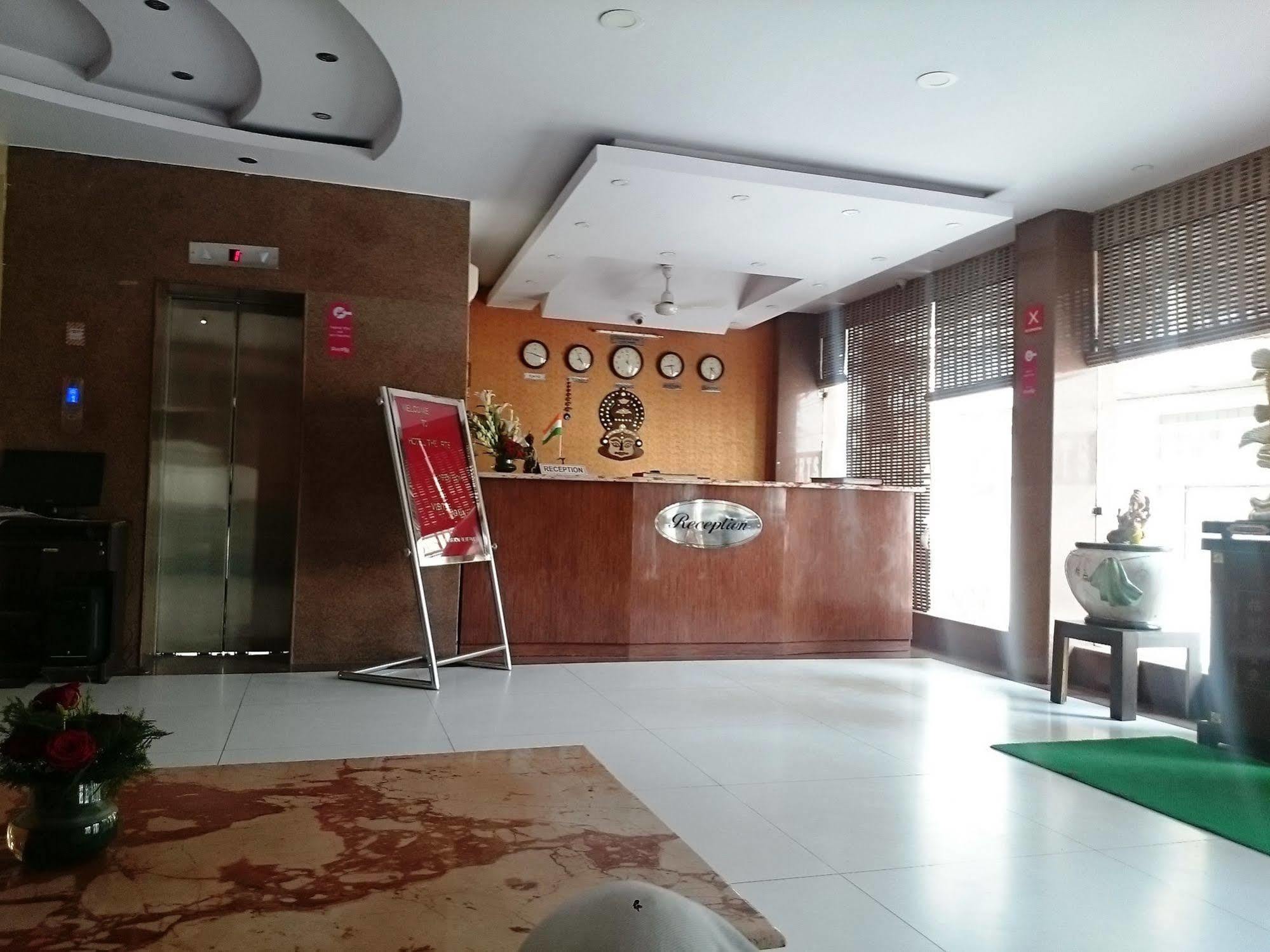 Hotel The Rts Plaza Nova Deli Exterior foto