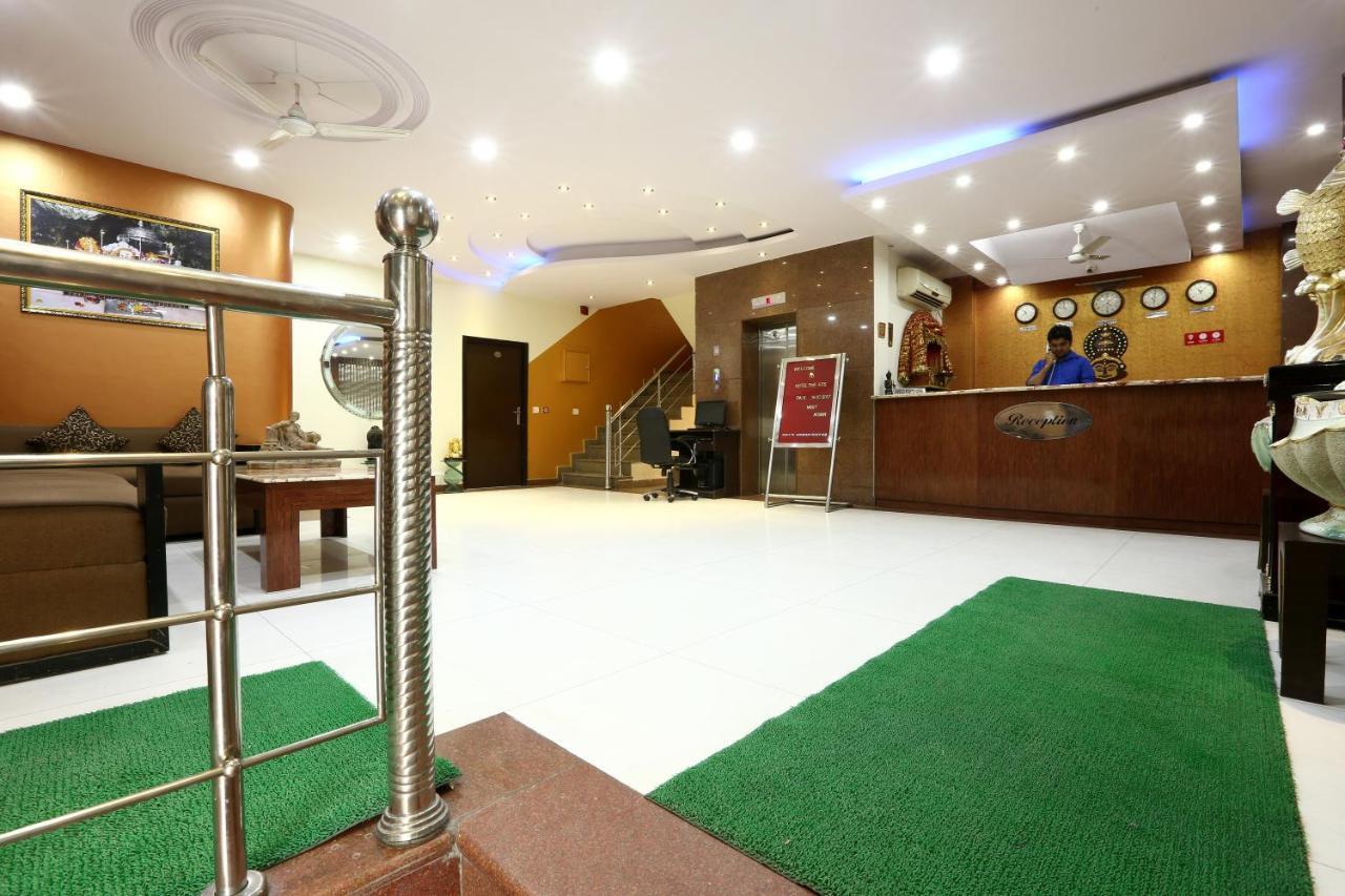 Hotel The Rts Plaza Nova Deli Exterior foto